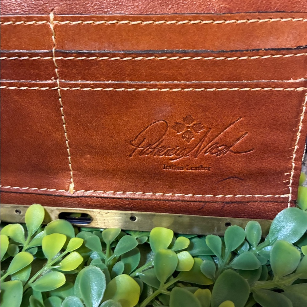Patricia Nash Tan Frame Wallet - Picture 5 of 8